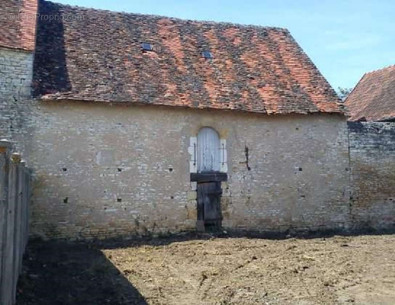 Maison à DUN-SUR-AURON