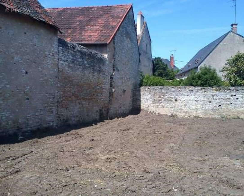 Maison à DUN-SUR-AURON