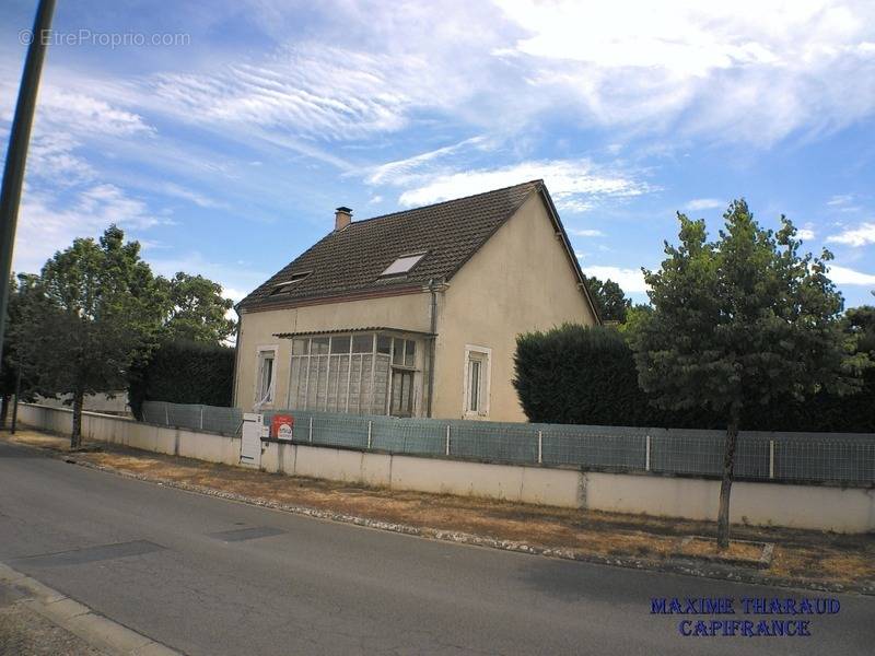 Maison à SAINT-HILAIRE-DE-COURT