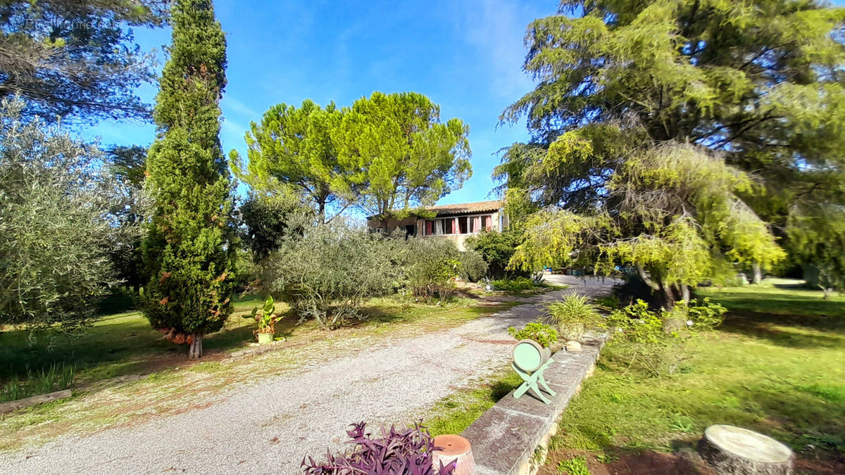 Maison à CABRIERES-D&#039;AVIGNON