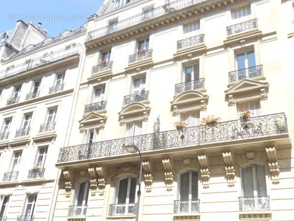 Appartement à PARIS-16E