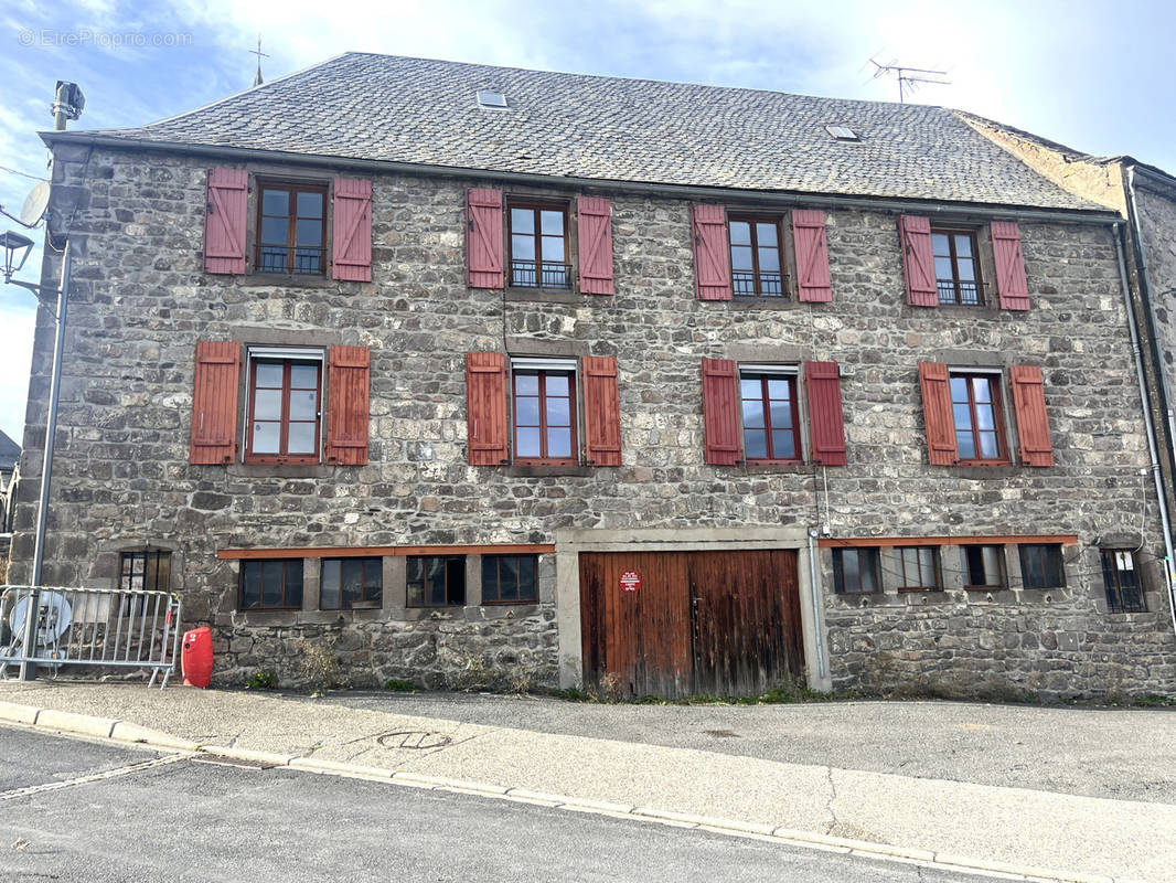 Maison à BESSE-ET-SAINT-ANASTAISE