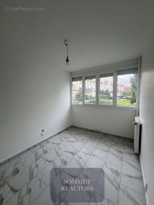 Appartement à AUBERVILLIERS