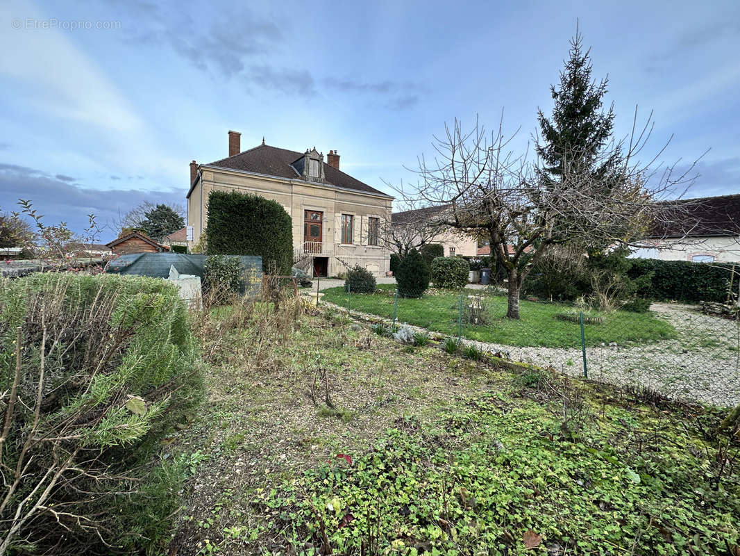 Maison à GENLIS