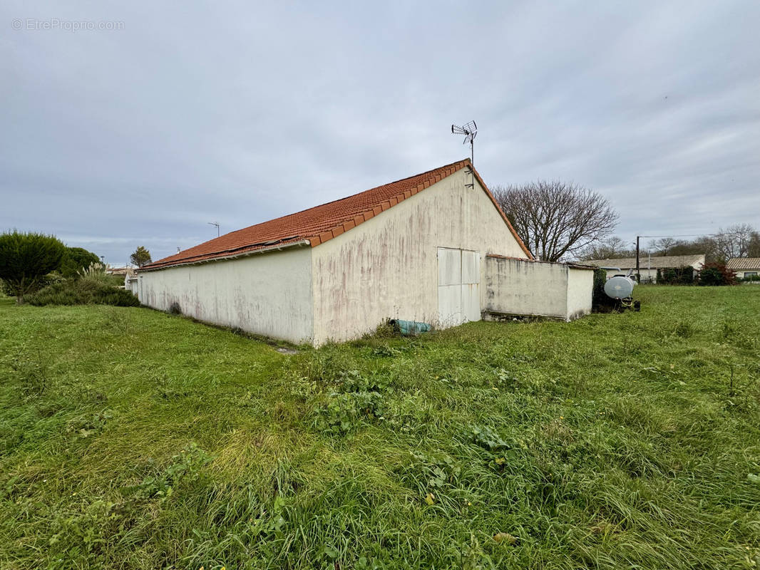 Parking à MESCHERS-SUR-GIRONDE