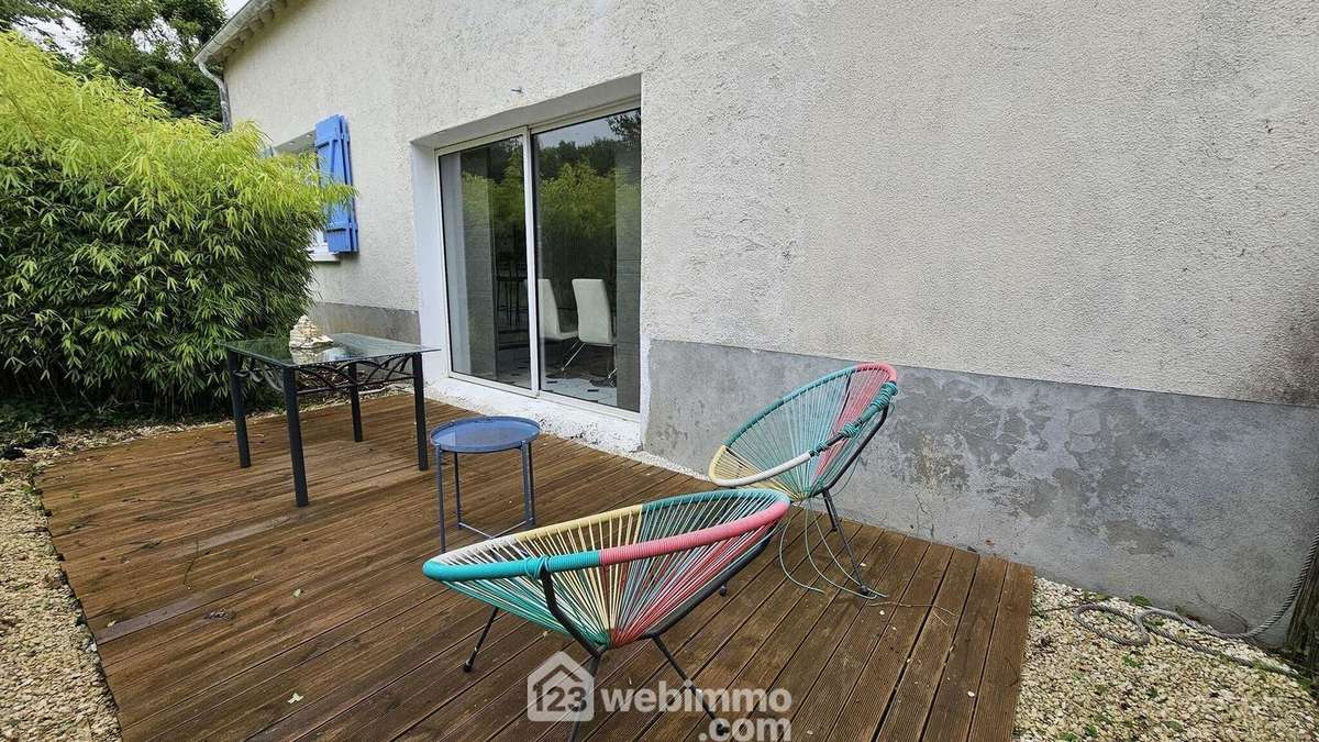 Une terrasse de 8 m². - Maison à MILLY-LA-FORET