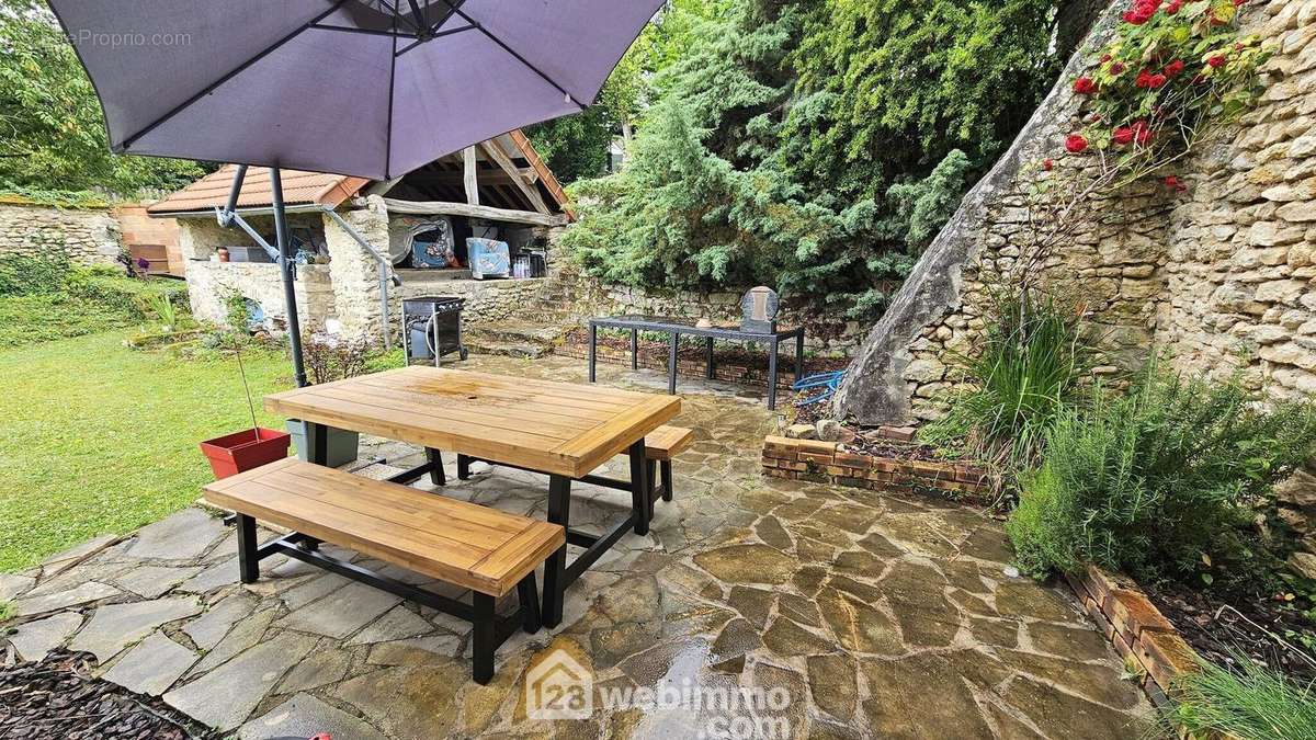 Voici une des deux terrasses sans vis à vis! - Maison à MILLY-LA-FORET