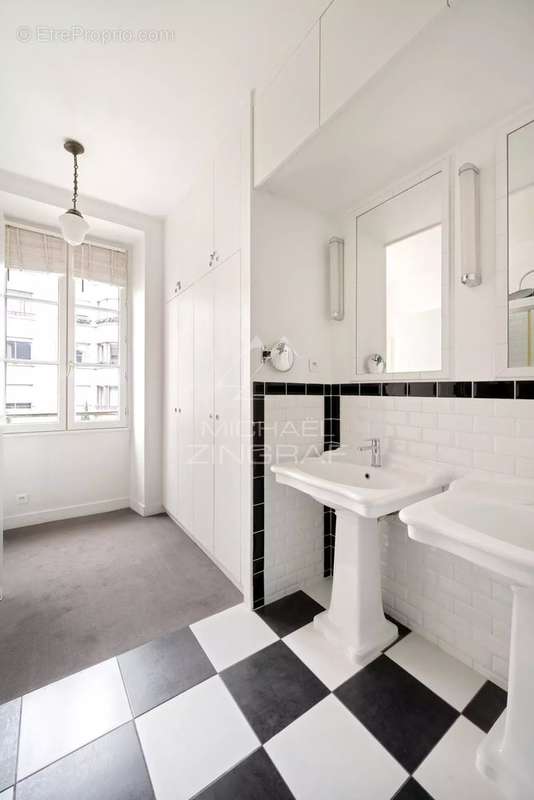 Appartement à PARIS-7E