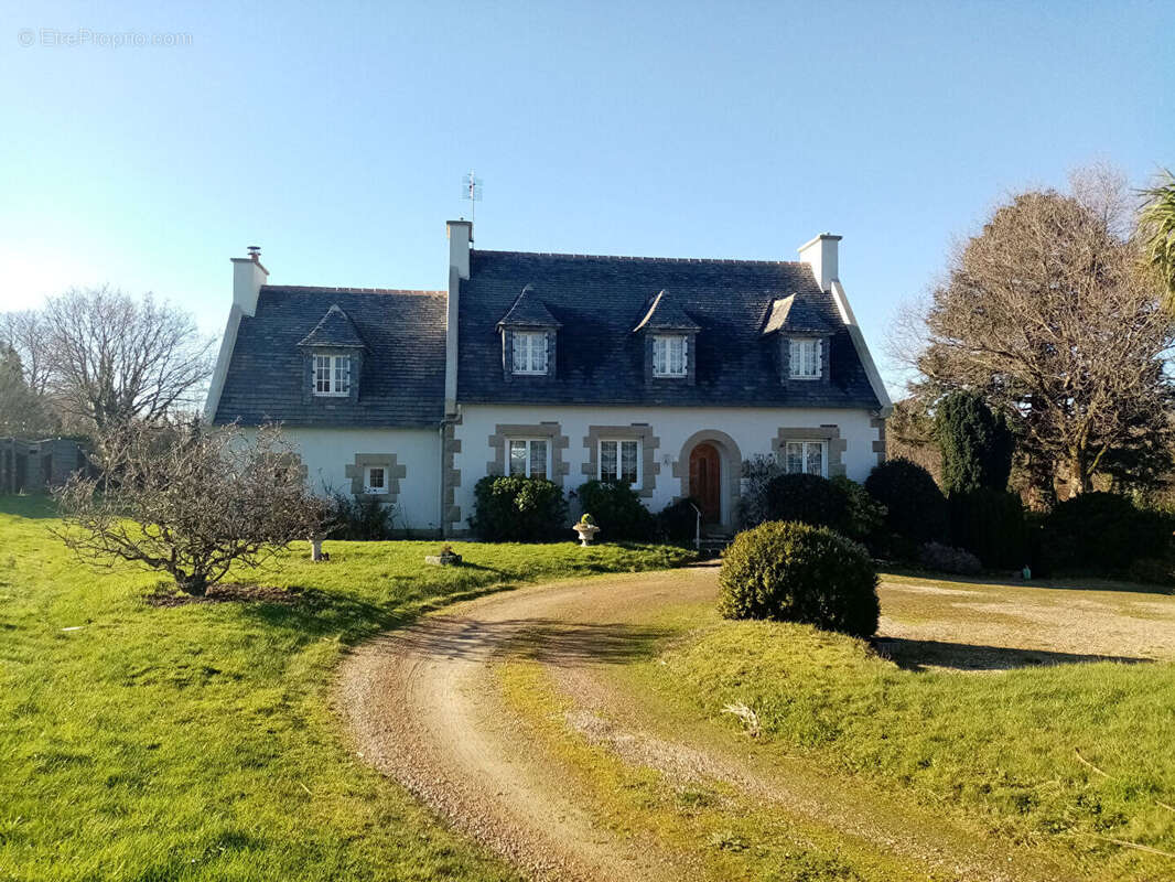 Maison à PLOUGONVEN