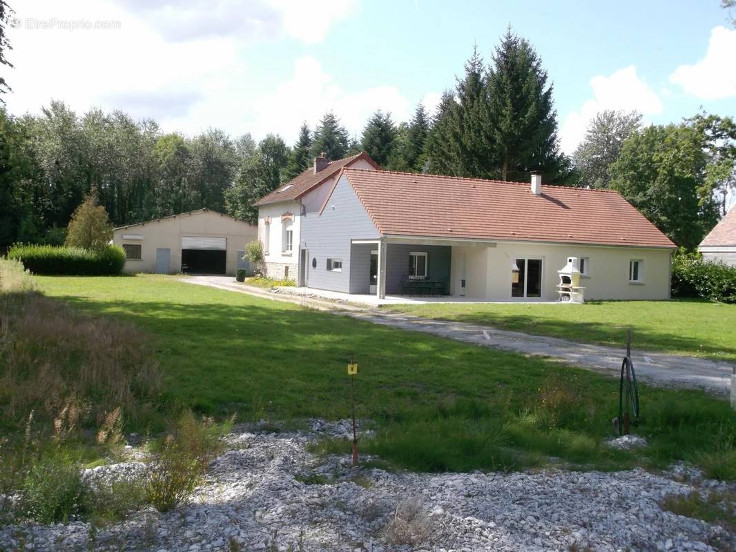 Maison à BRUYERES-ET-MONTBERAULT