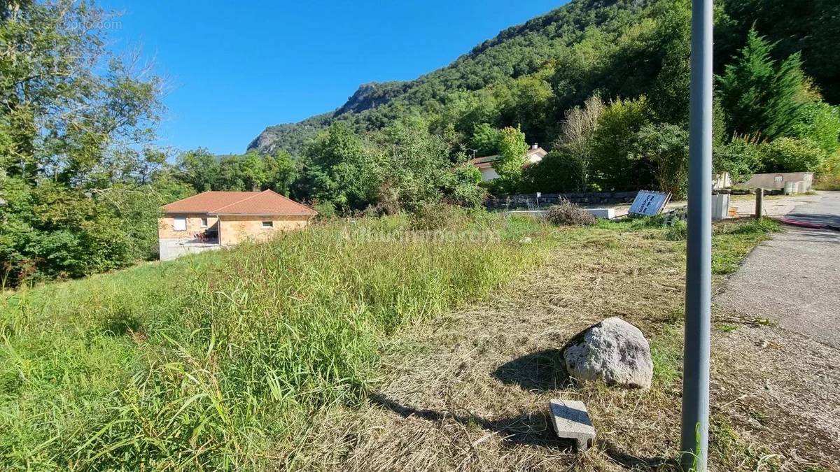 Terrain à BREGNIER-CORDON