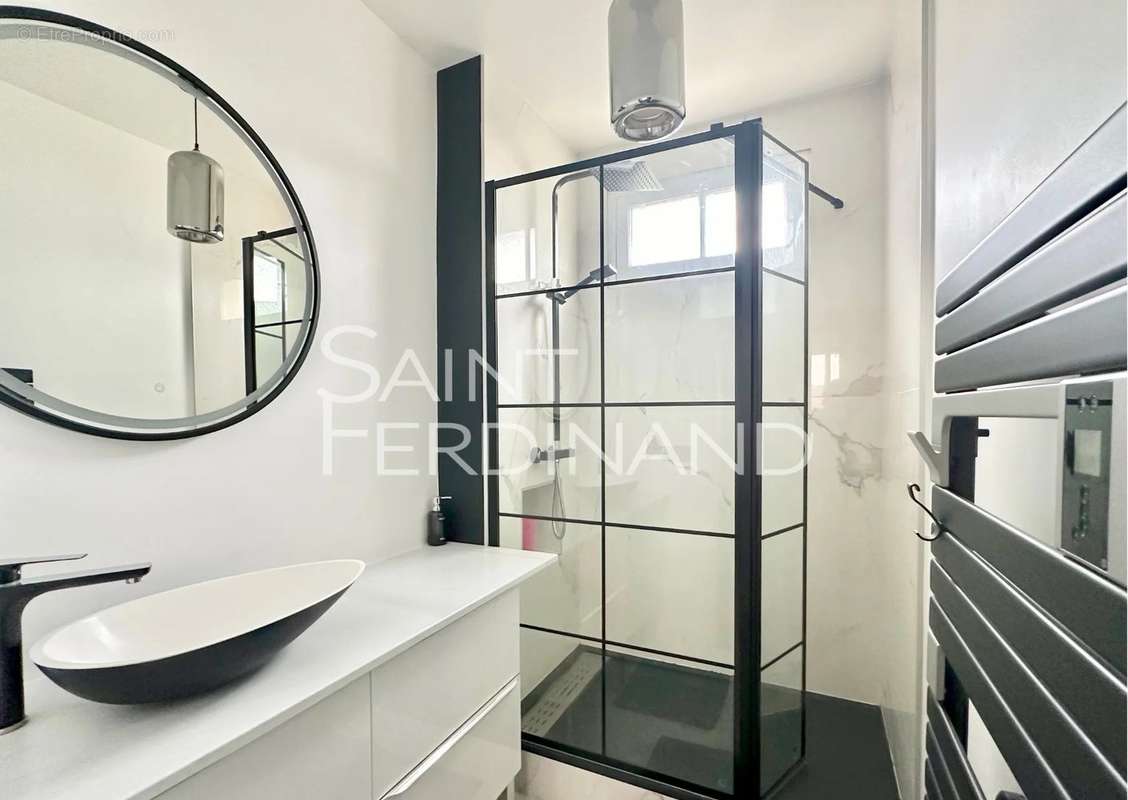 Appartement à NEUILLY-SUR-SEINE