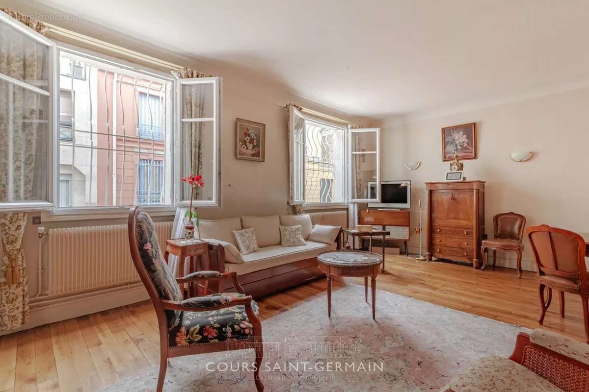 Appartement à PARIS-14E