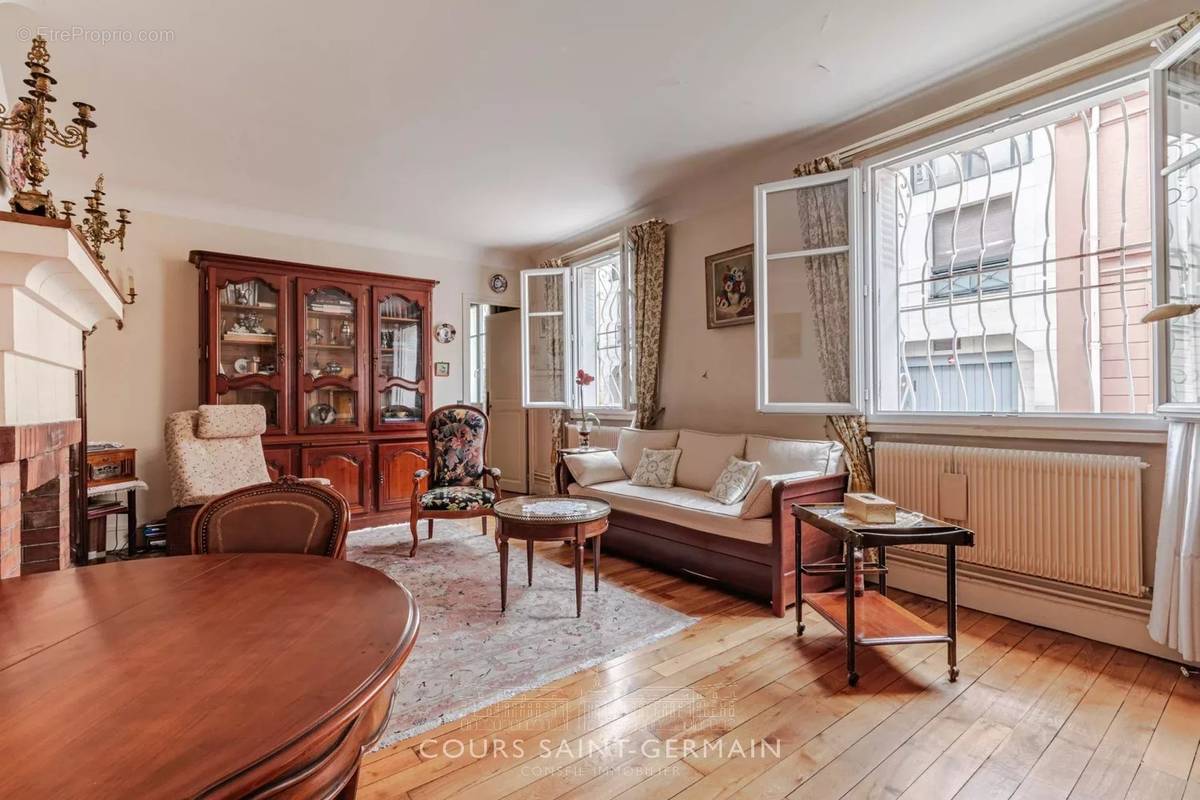 Appartement à PARIS-14E