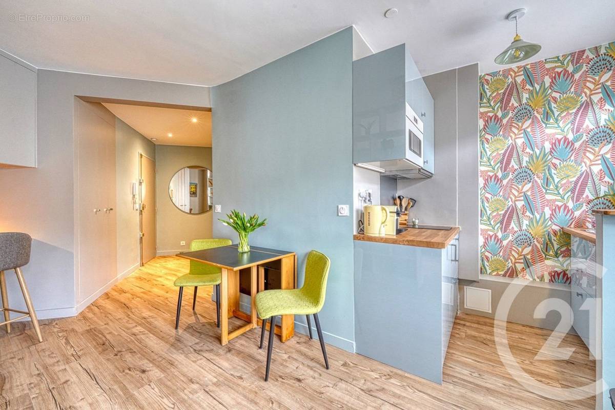 Appartement à PARIS-14E