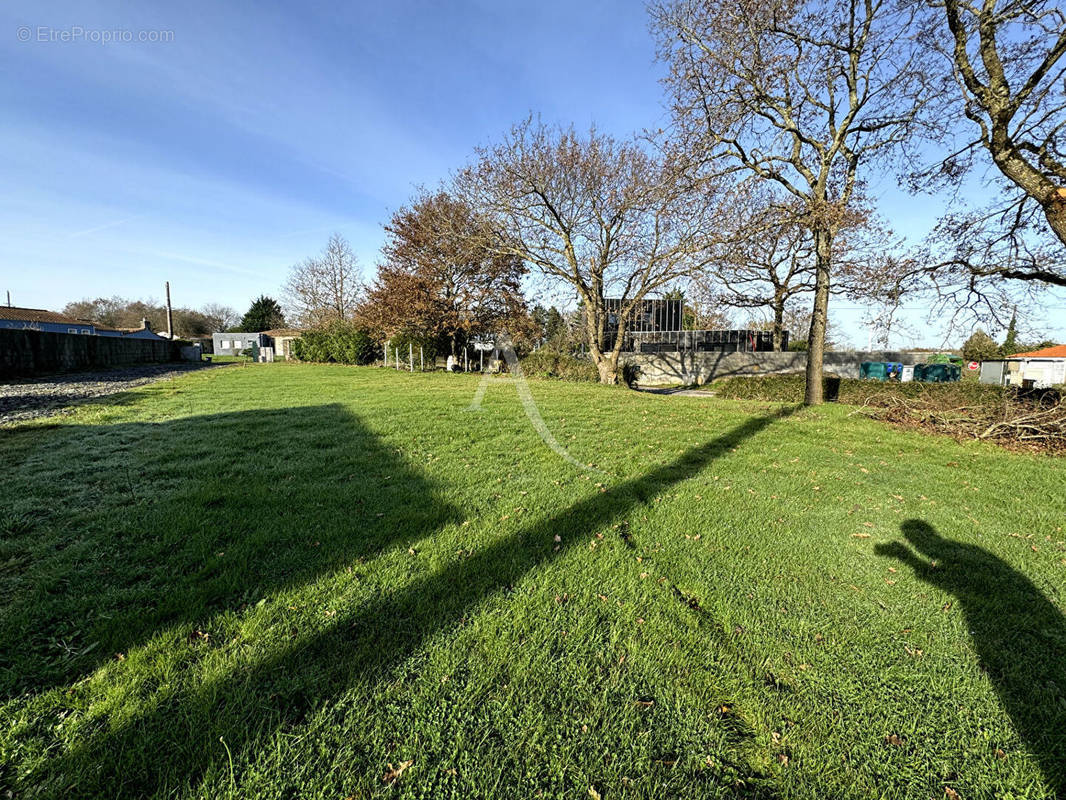 Terrain à SAINT-PHILBERT-DE-GRAND-LIEU