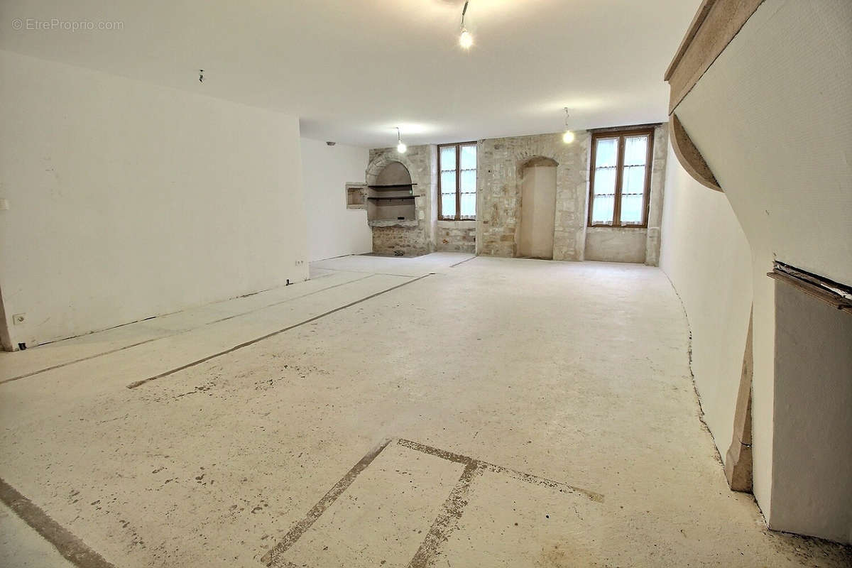 Appartement à SAINT-GENGOUX-LE-NATIONAL