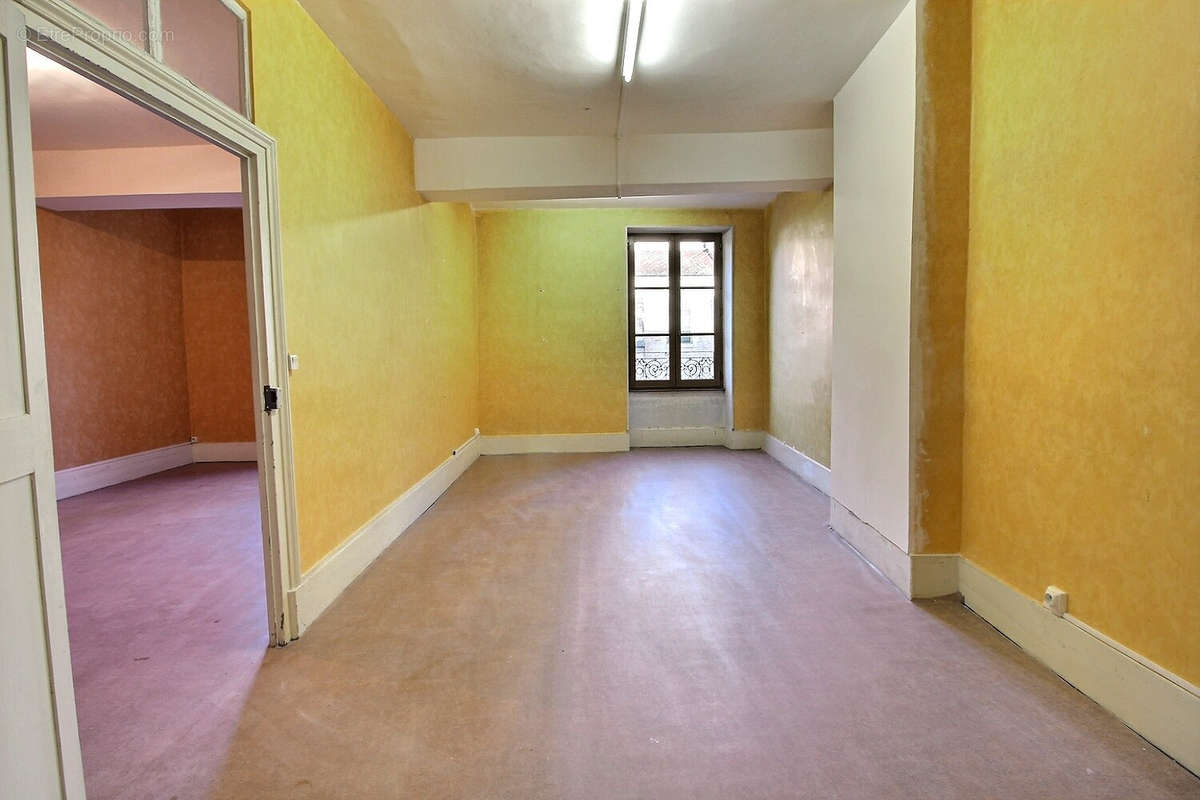 Appartement à SAINT-GENGOUX-LE-NATIONAL