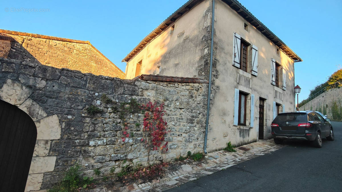 Maison à CHARROUX