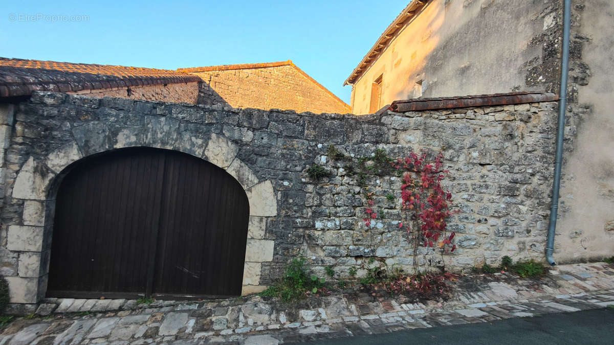 Maison à CHARROUX