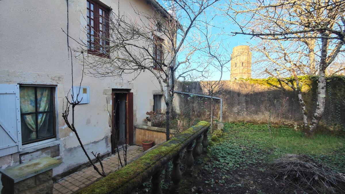 Maison à CHARROUX