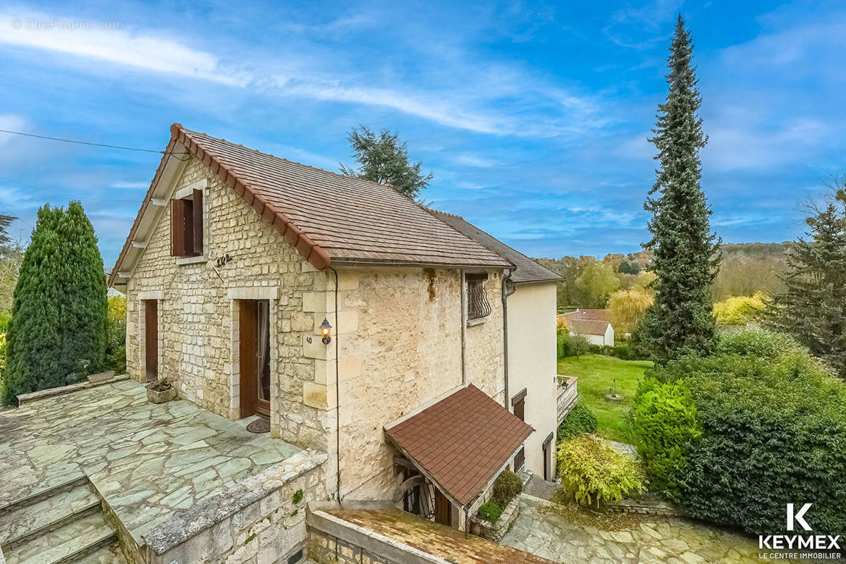 Maison à NESLES-LA-VALLEE