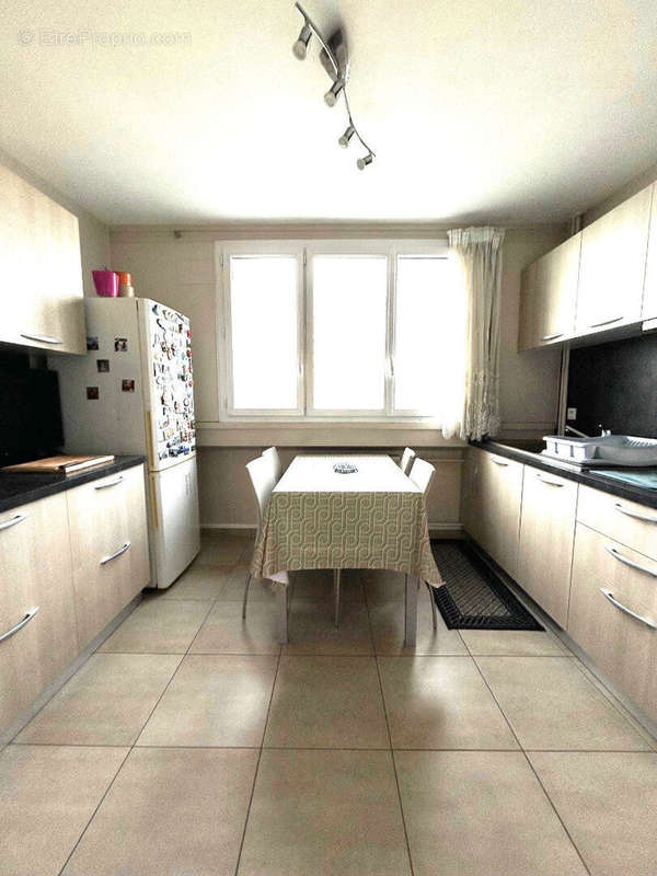 Appartement à PIERRE-BENITE