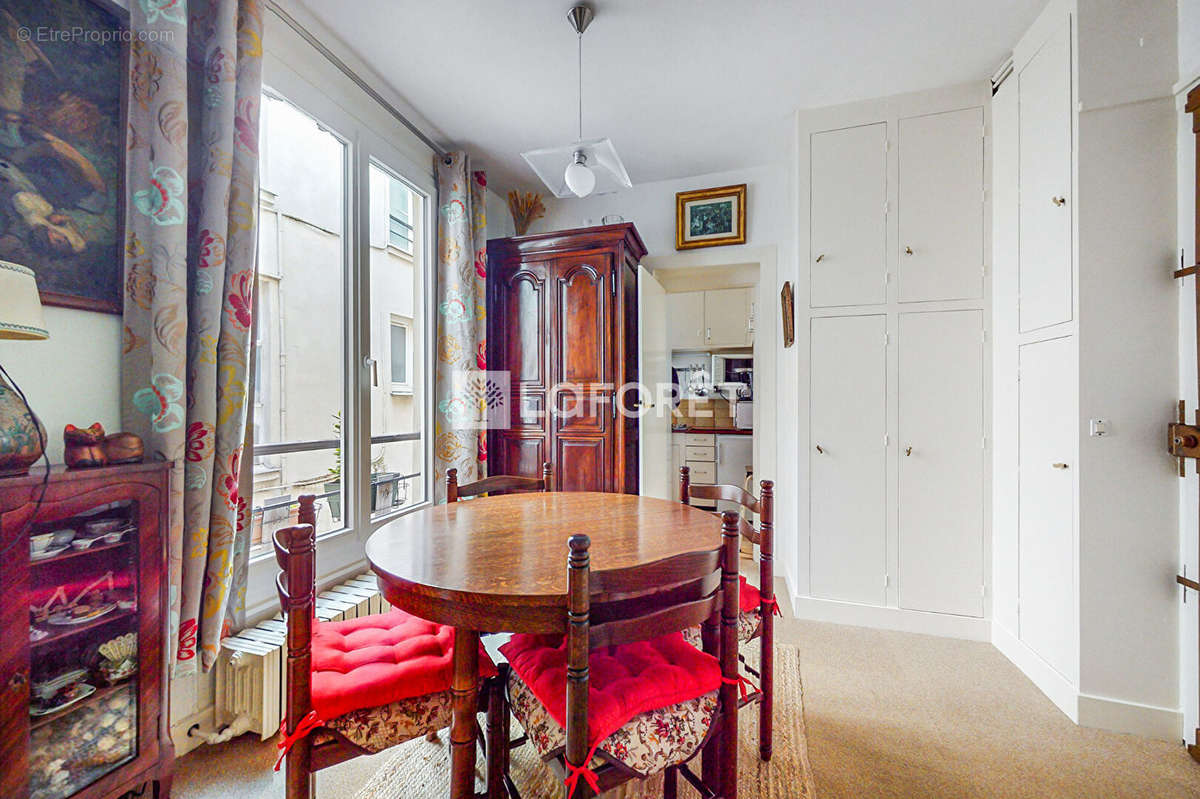 Appartement à PARIS-17E