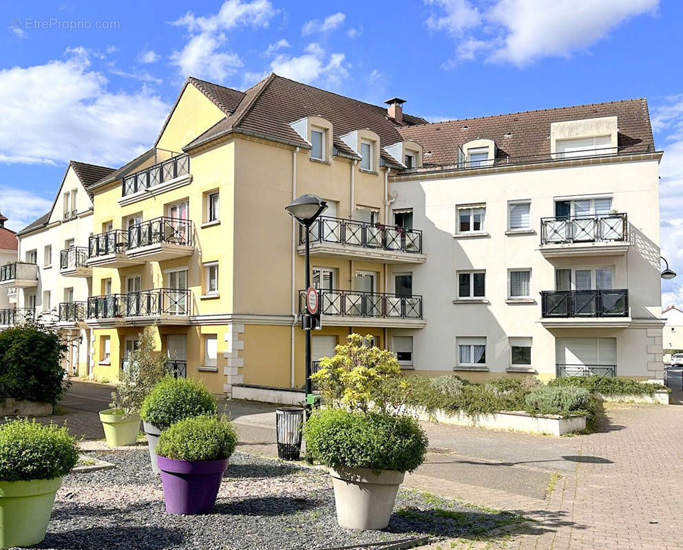 Appartement à VOISINS-LE-BRETONNEUX