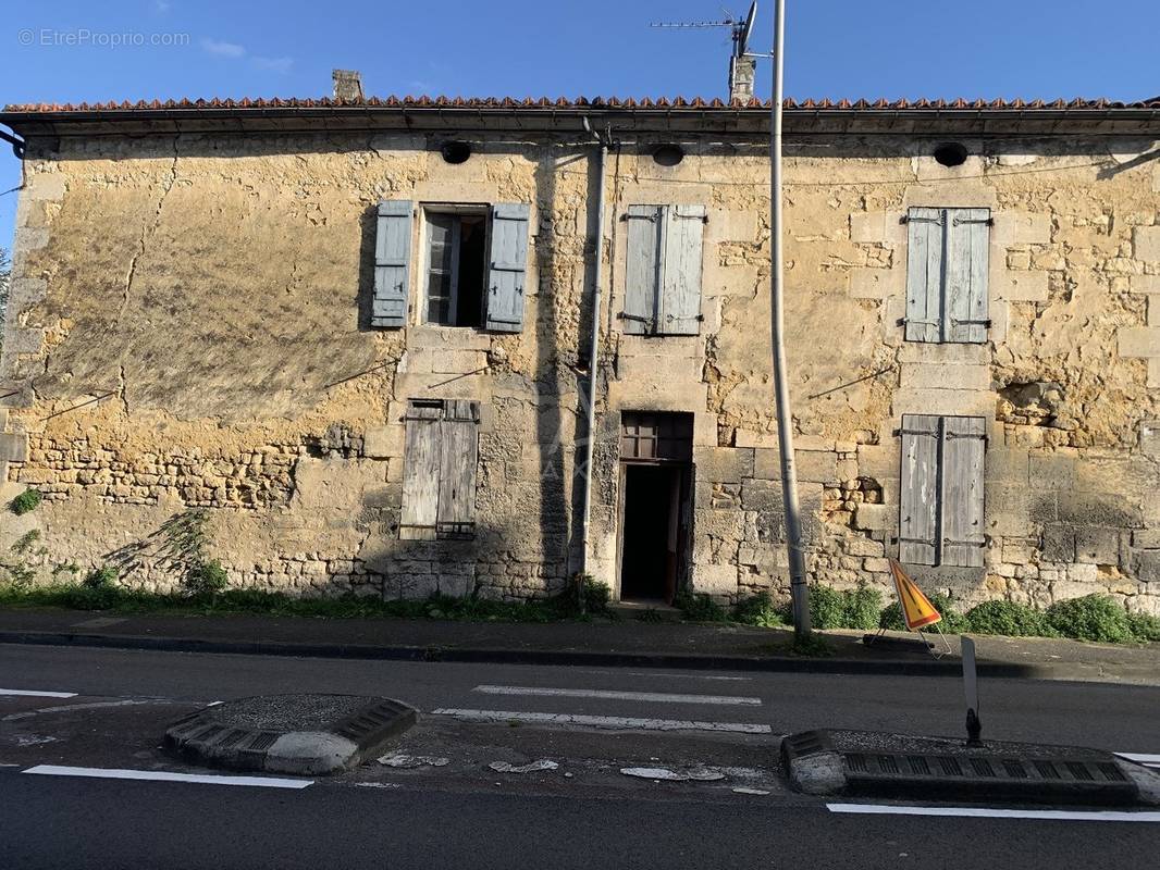 Maison à GOND-PONTOUVRE