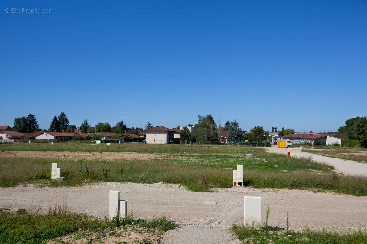 Terrain à SAINT-GENIS-SUR-MENTHON