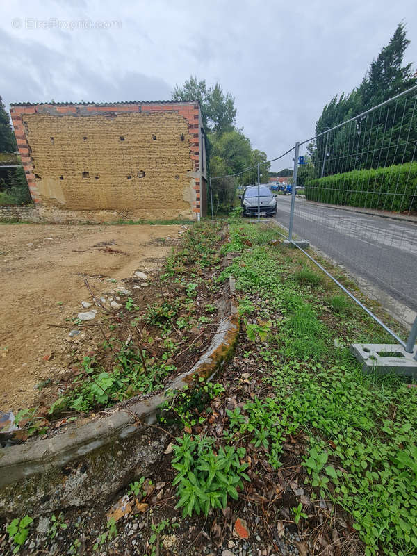 Terrain à SAINT-SULPICE-SUR-LEZE