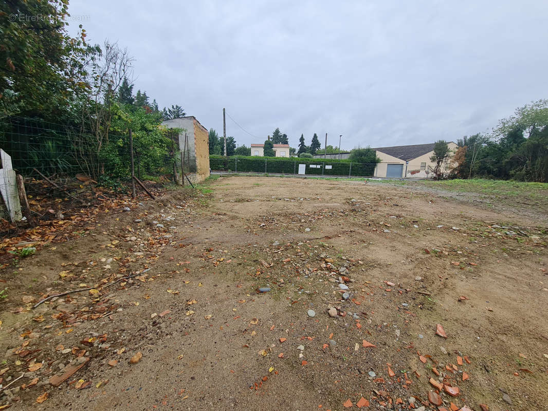 Terrain à SAINT-SULPICE-SUR-LEZE