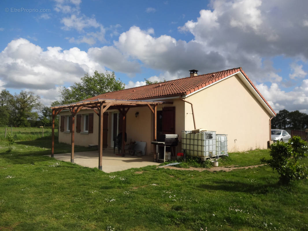 Maison à MEZIERES-SUR-ISSOIRE