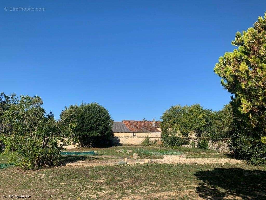 Maison à CHEF-BOUTONNE