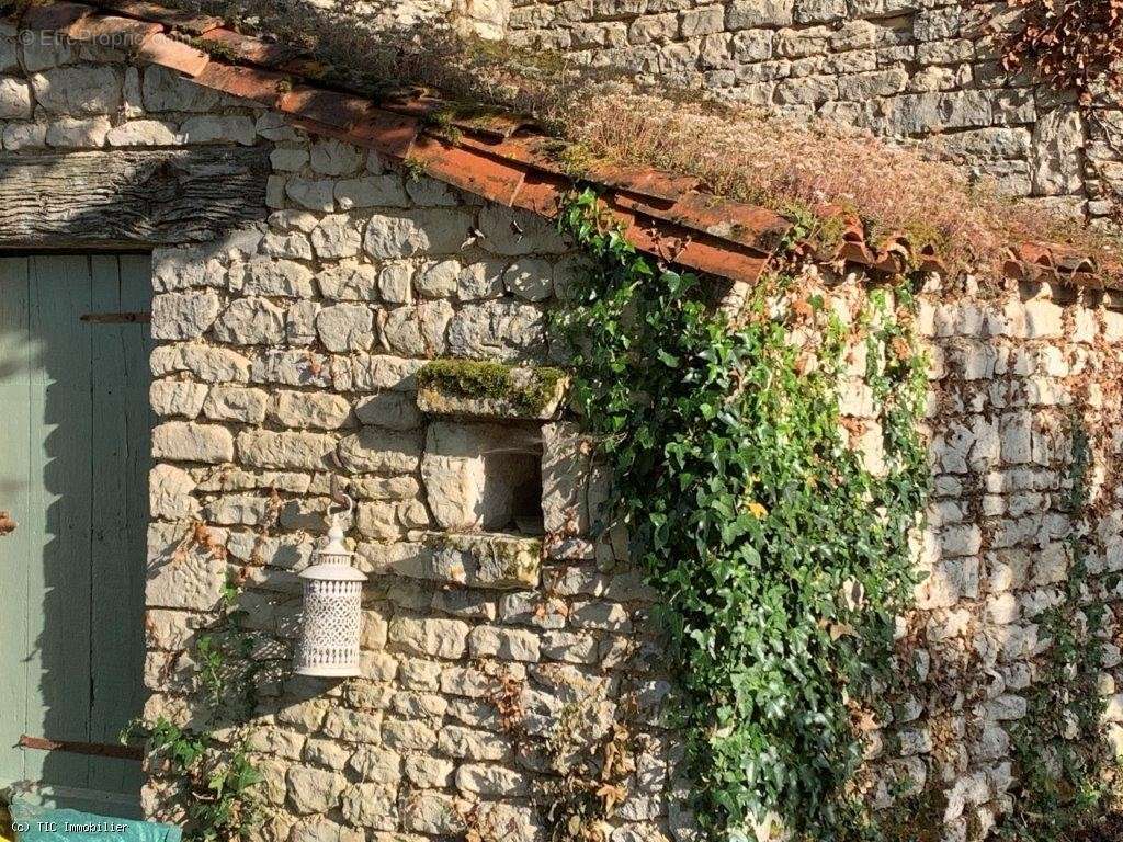 Maison à CHEF-BOUTONNE