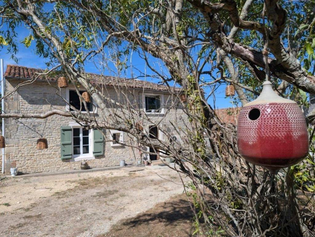 Maison à CHEF-BOUTONNE