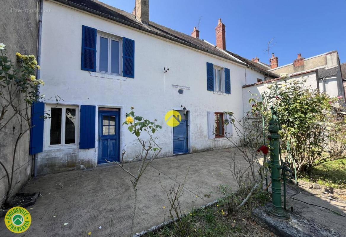 Maison à CHATEAUNEUF-SUR-CHER