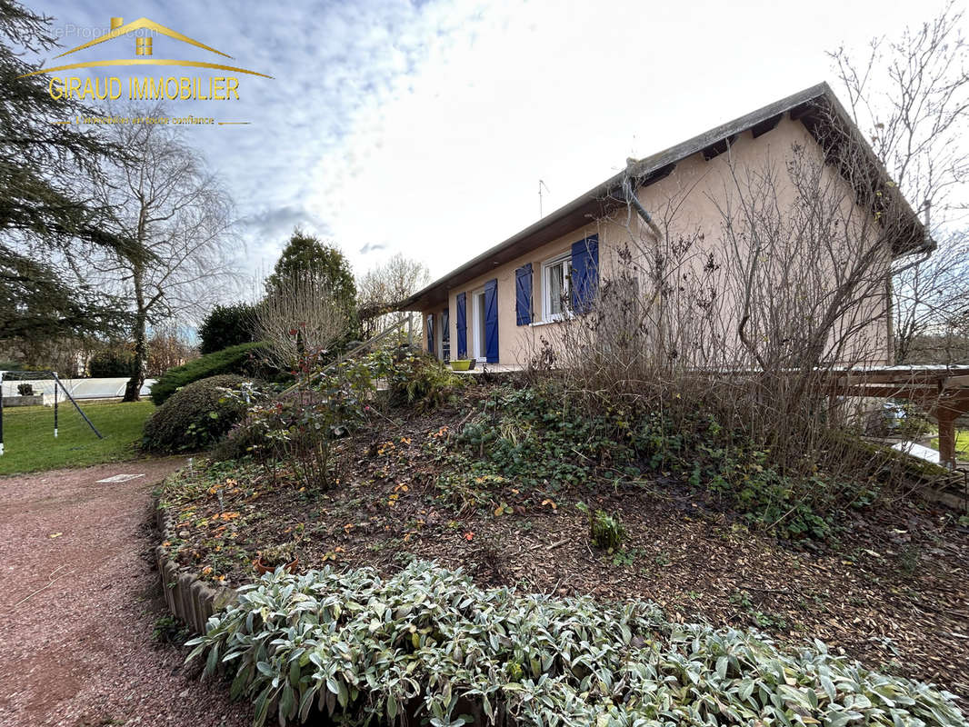 Maison à POUILLY-SOUS-CHARLIEU