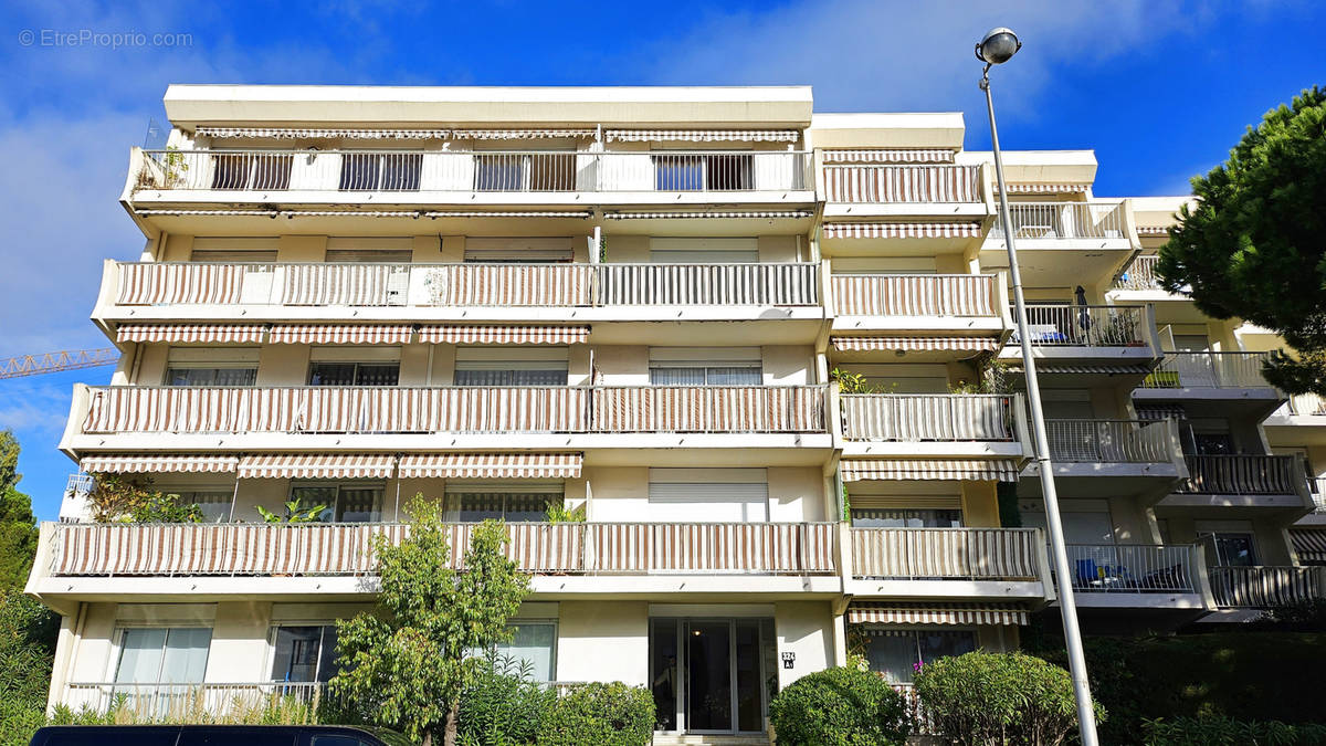 Appartement à SAINT-LAURENT-DU-VAR