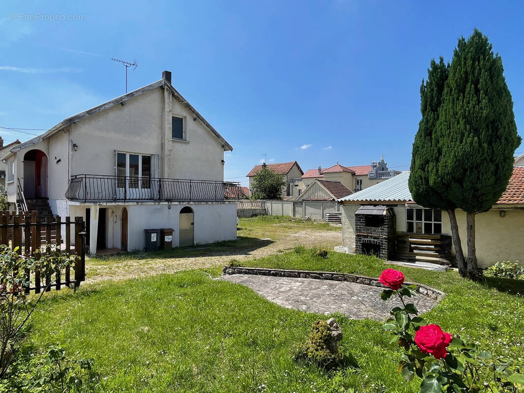 Maison à SAINT-PARRES-AUX-TERTRES