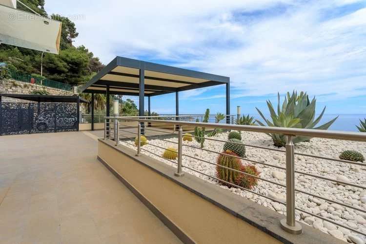 Appartement à ROQUEBRUNE-CAP-MARTIN