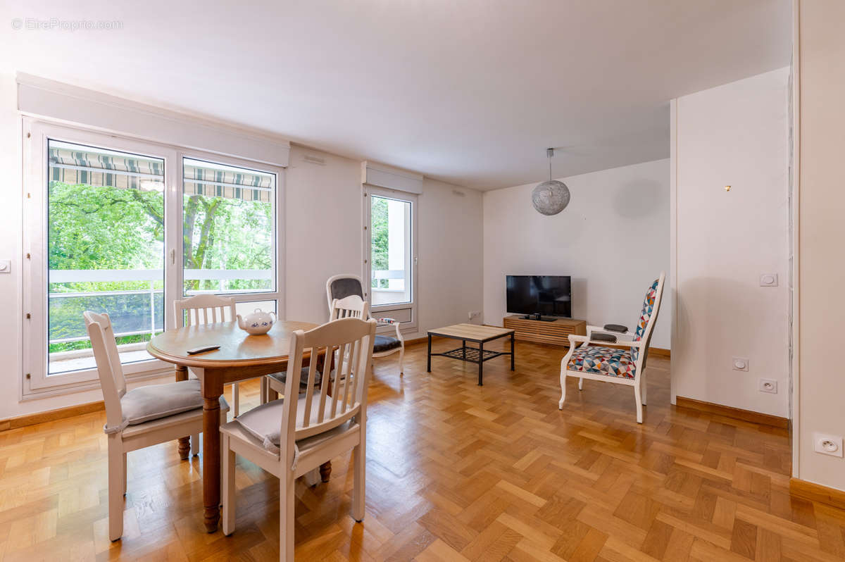 Appartement à SAINT-GENIS-LAVAL