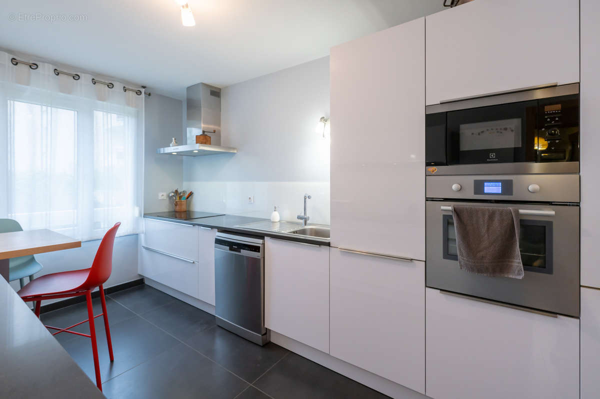 Appartement à SAINT-GENIS-LAVAL