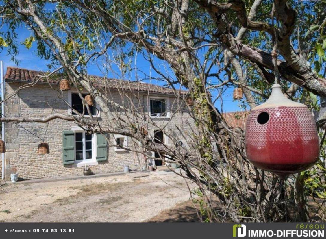 Maison à CHEF-BOUTONNE