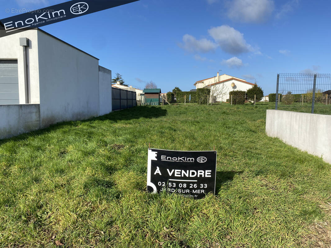 Terrain à SAINT-VINCENT-SUR-JARD