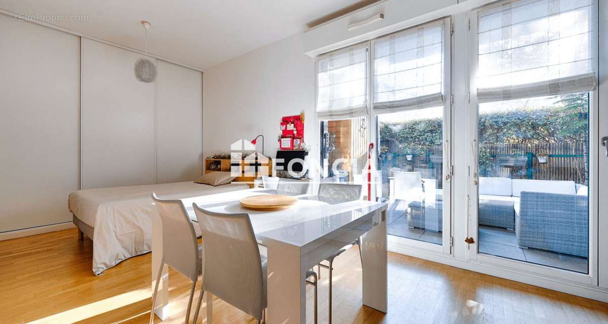 Appartement à ISSY-LES-MOULINEAUX