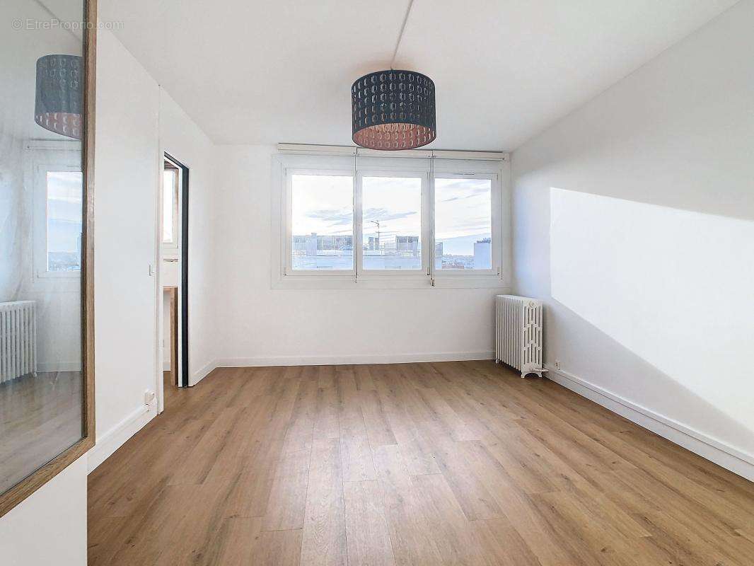 Appartement à ISSY-LES-MOULINEAUX