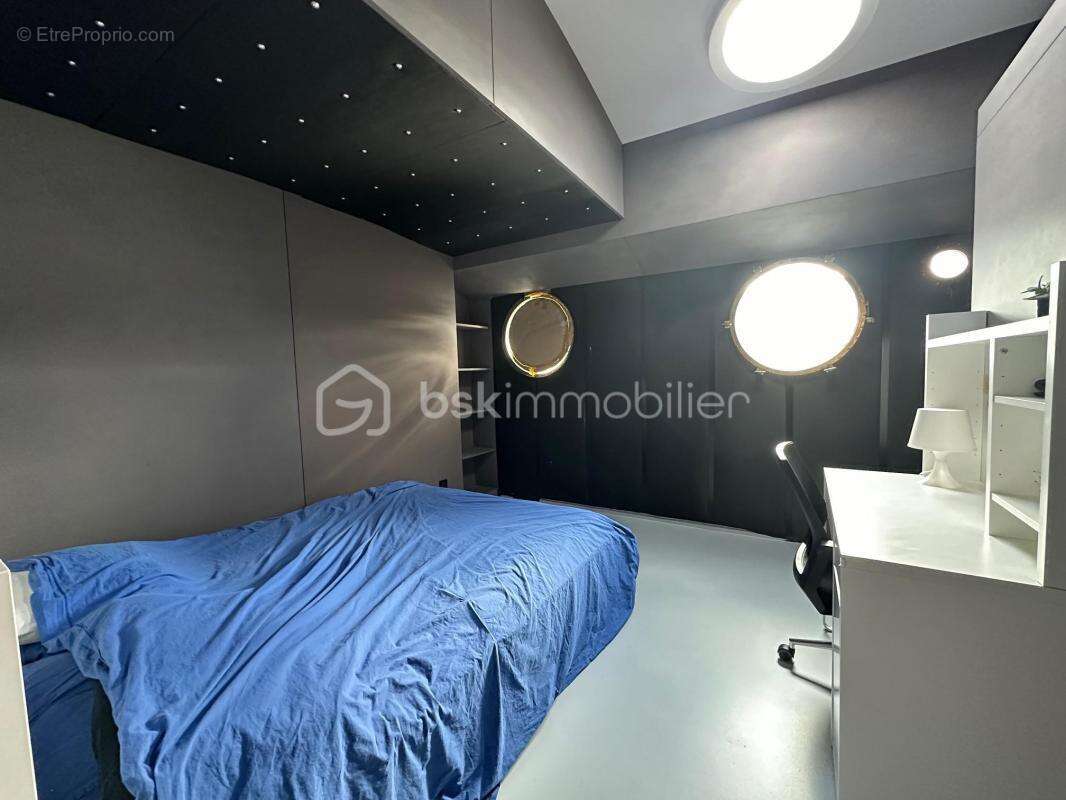 Appartement à PARIS-8E