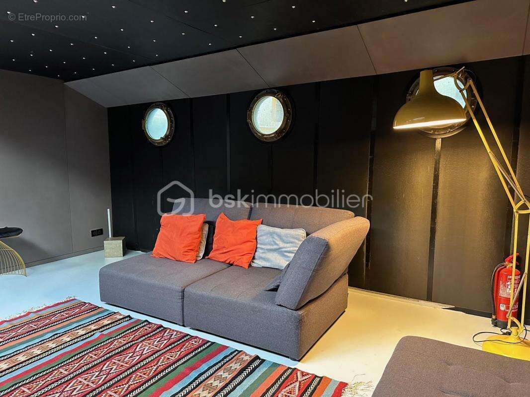 Appartement à PARIS-8E